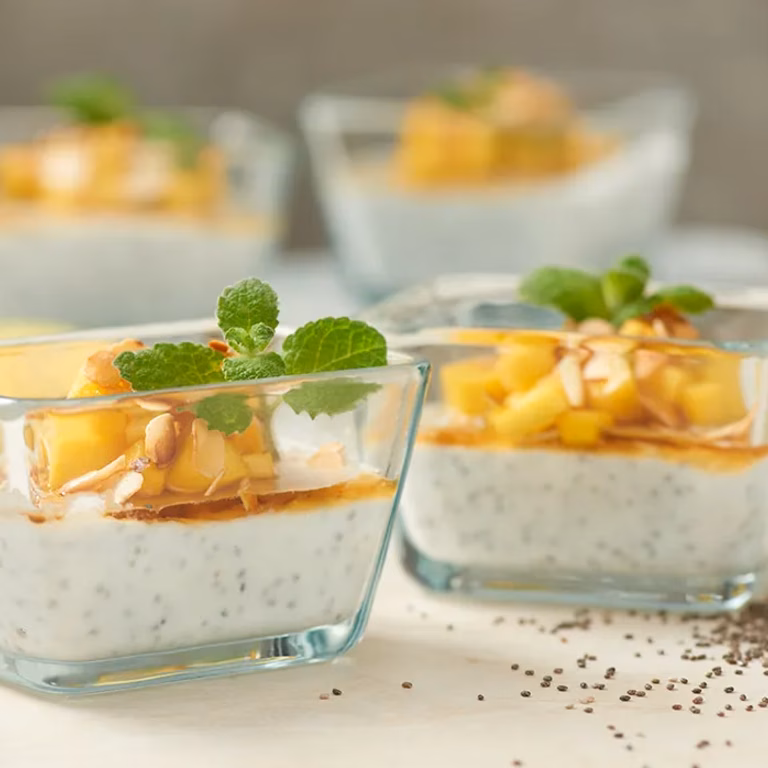 Deser z chia, mango i mleczka kokosowego