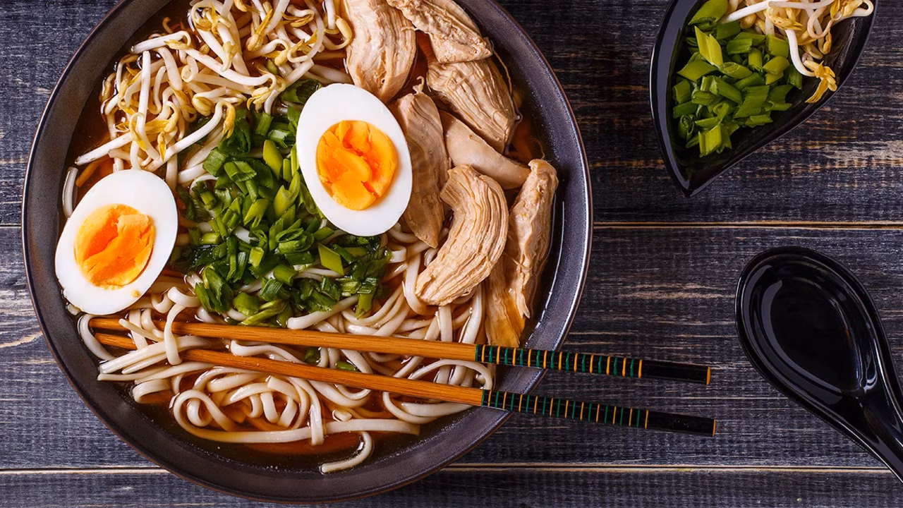 Domowy miso ramen