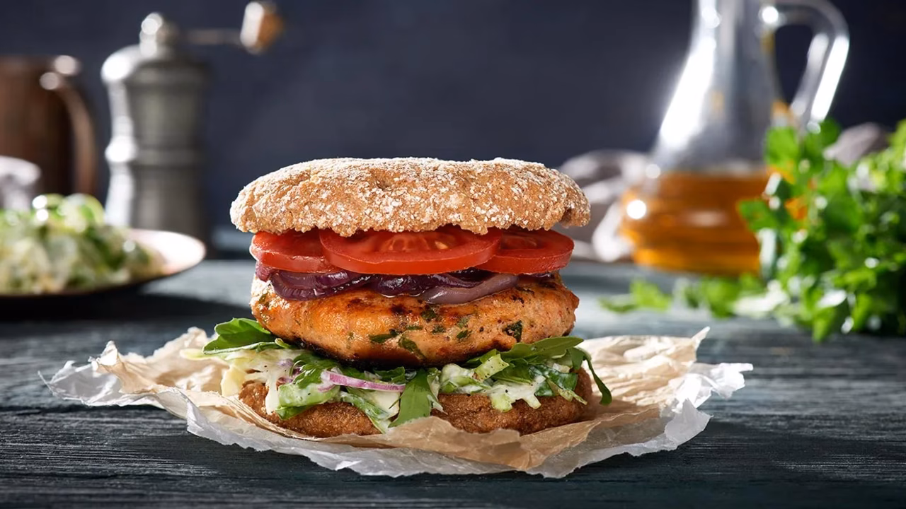 Burgery rybne z sałatką coleslaw