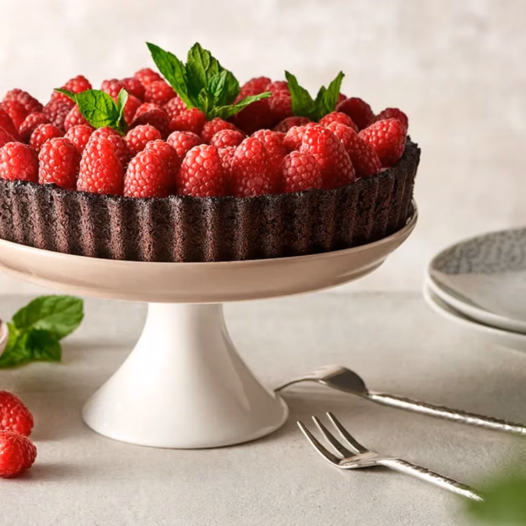 Wegańska tarta z malinami