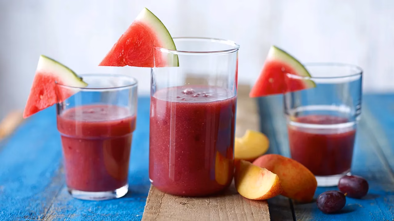 Brzoskwiniowe smoothie z arbuzem i winogronami