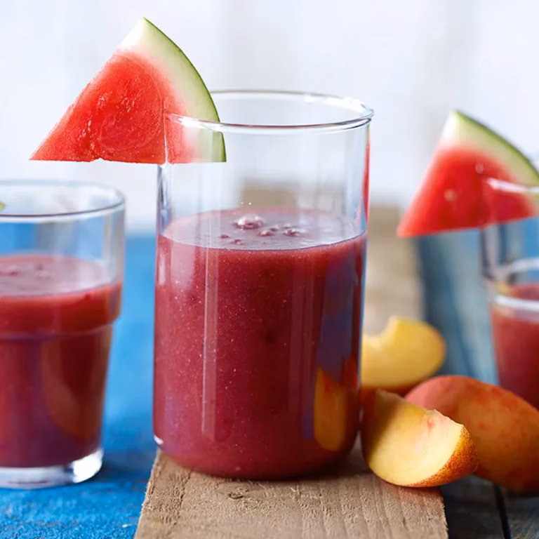 Brzoskwiniowe smoothie z arbuzem i winogronami