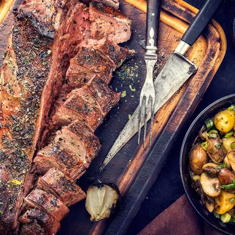 Grillowany jeleń z pieczarkami i ziemniakami
