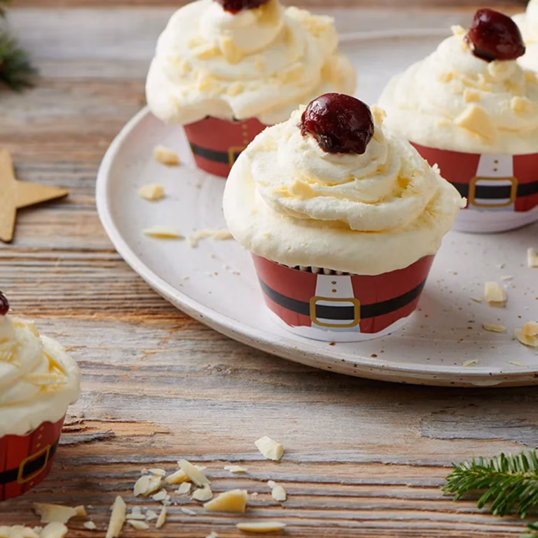 Muffiny Mikołajki z wiśniami i kremem mascarpone