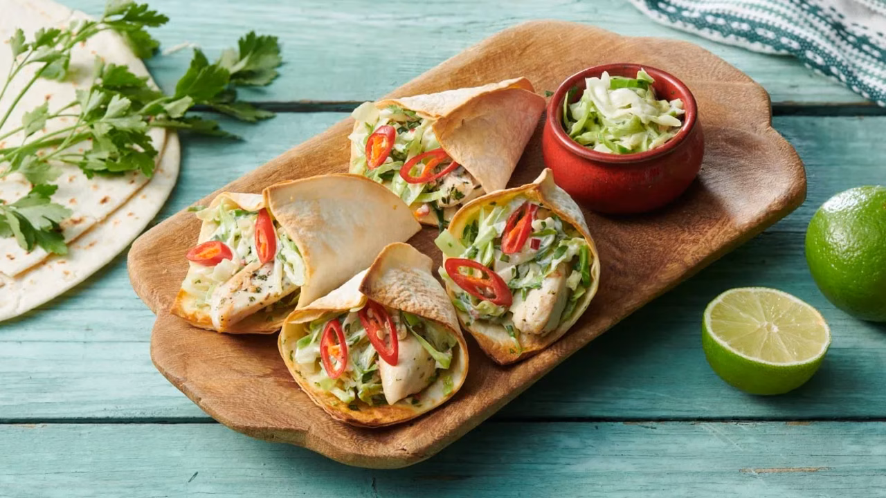 Tacos z piersią kurczaka i surówką chimichurri