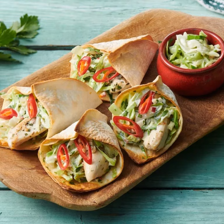 Tacos z piersią kurczaka i surówką chimichurri