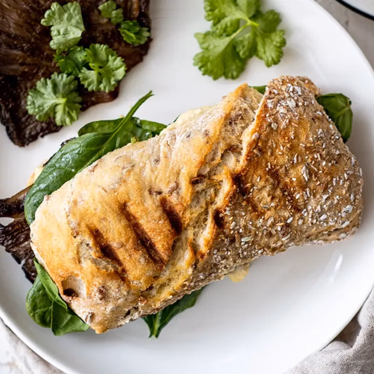Wegańskie panini z boczniakami i sosem aioli