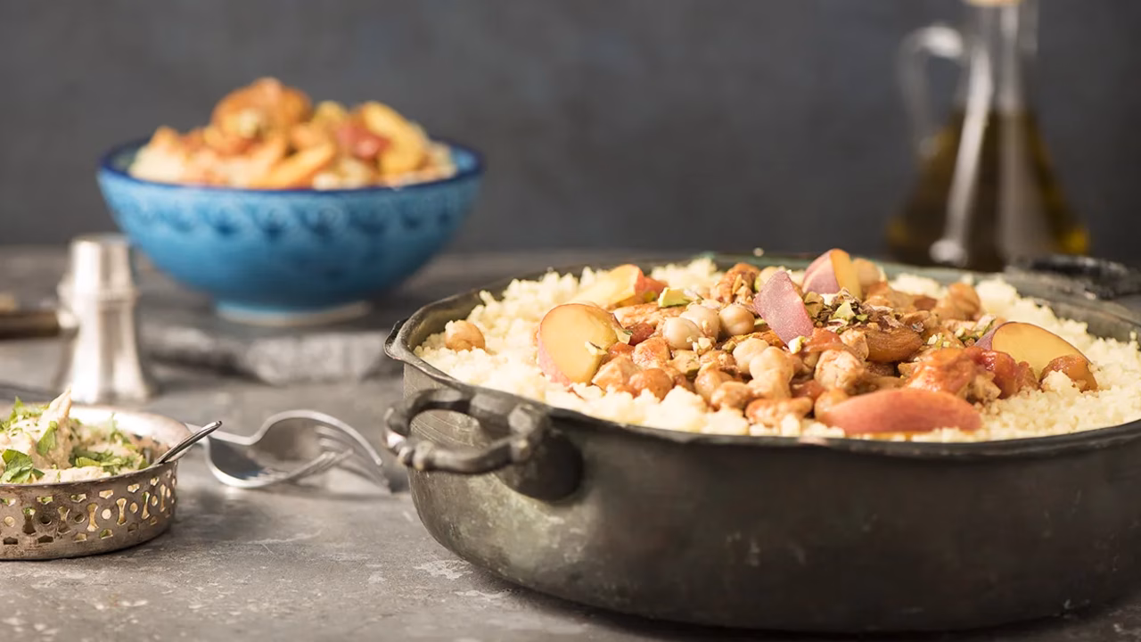 Hummus i tagine z kurczakiem i morelami