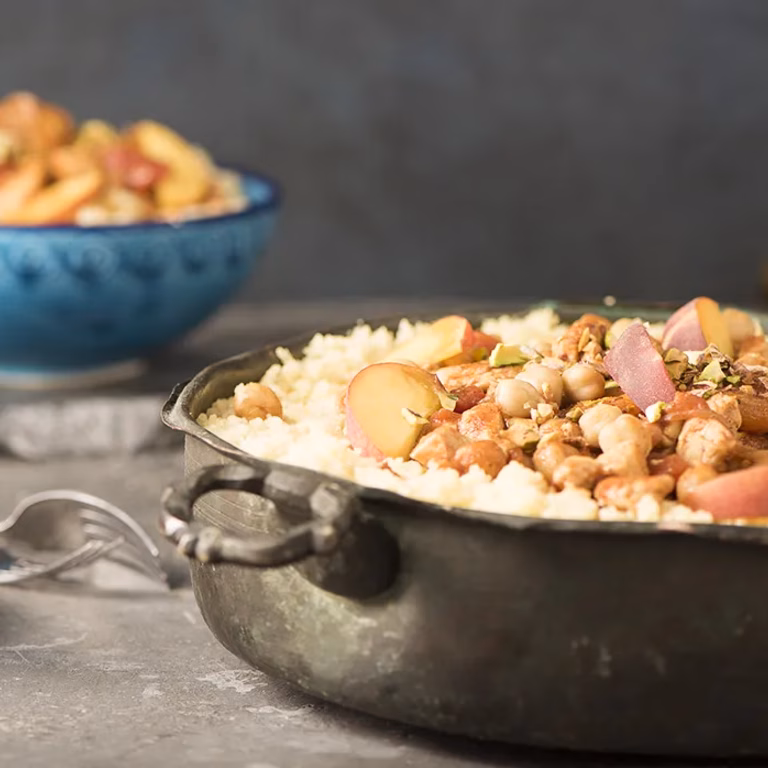 Hummus i tagine z kurczakiem i morelami