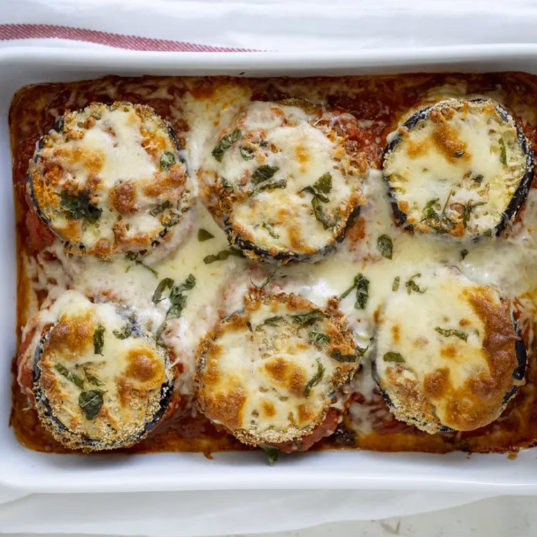 Zapiekanka z bakłażanów z mozzarellą i parmezanem