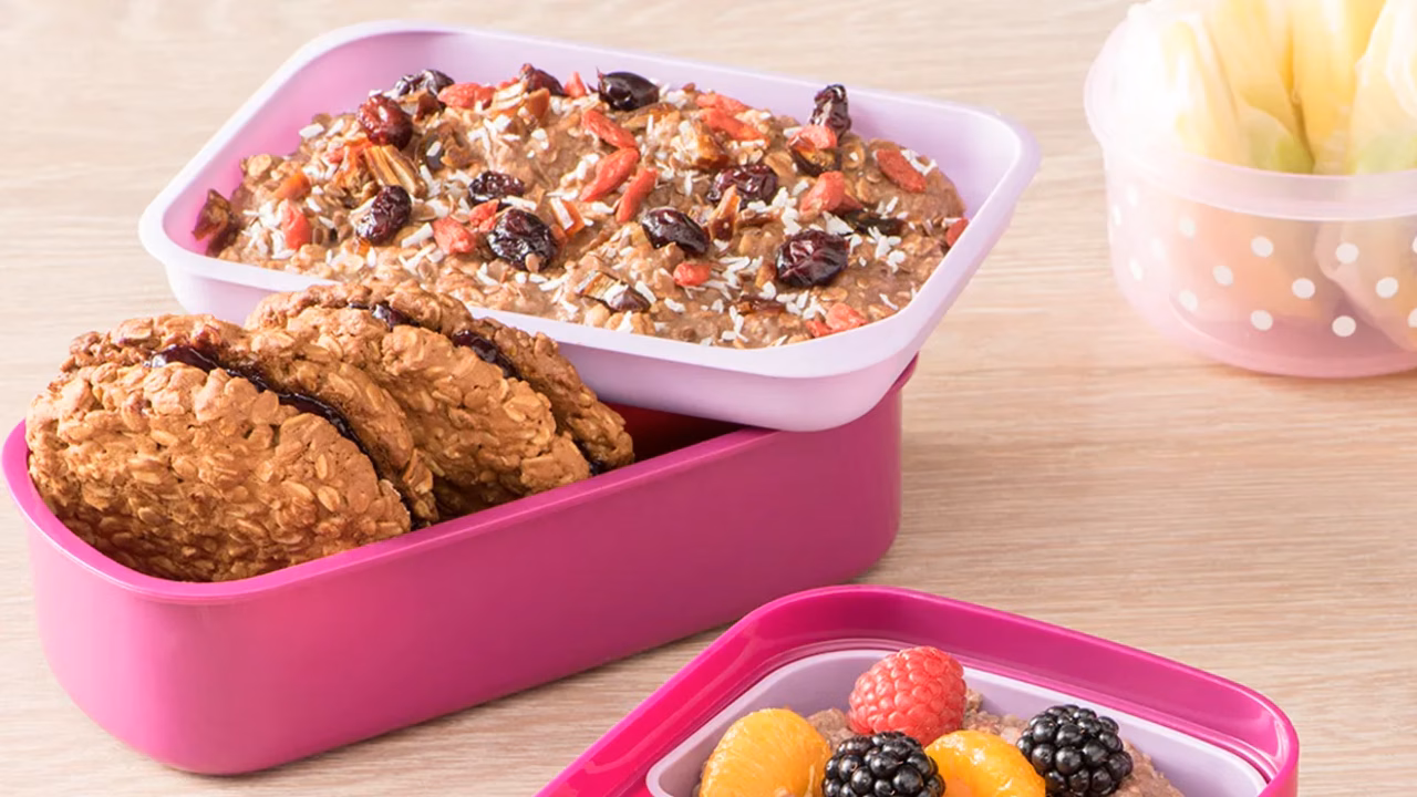 Czekoladowa miska smoothie i ciastka owsiane – lunchbox na słodko