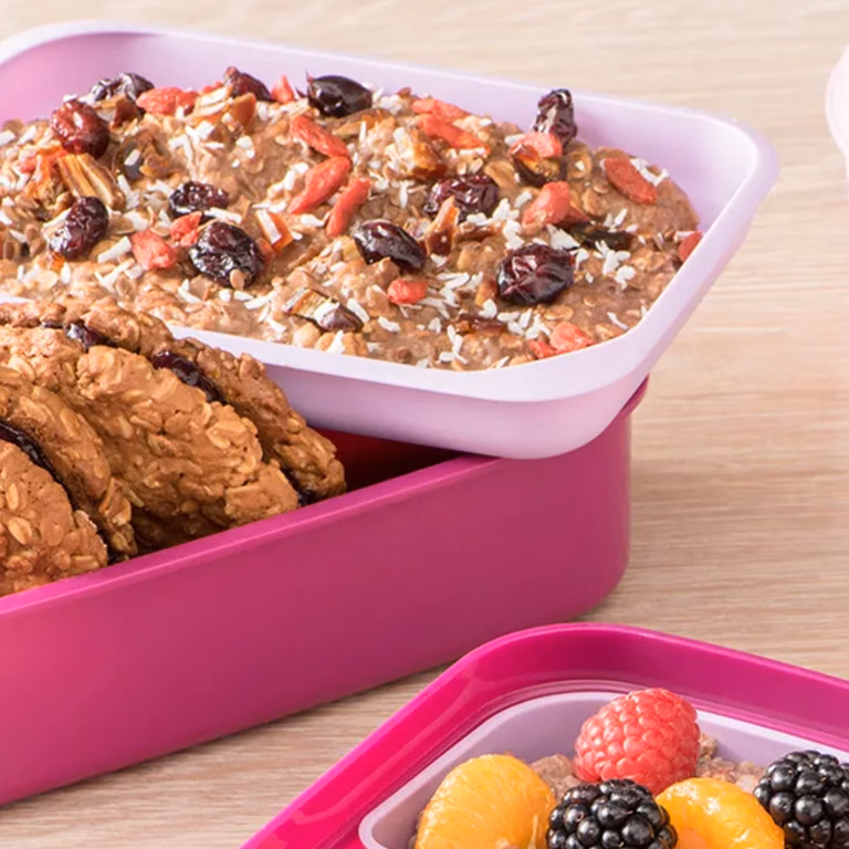 Czekoladowa miska smoothie i ciastka owsiane – lunchbox na słodko