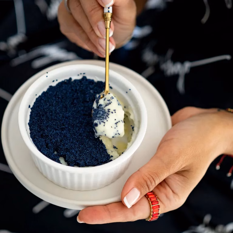 Wytrawny crème brûlée z czarnym kawiorem