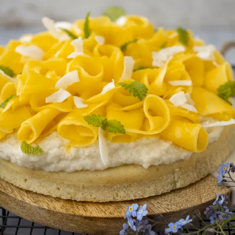 Ciasto wegańskie z kremem kokosowym i mango
