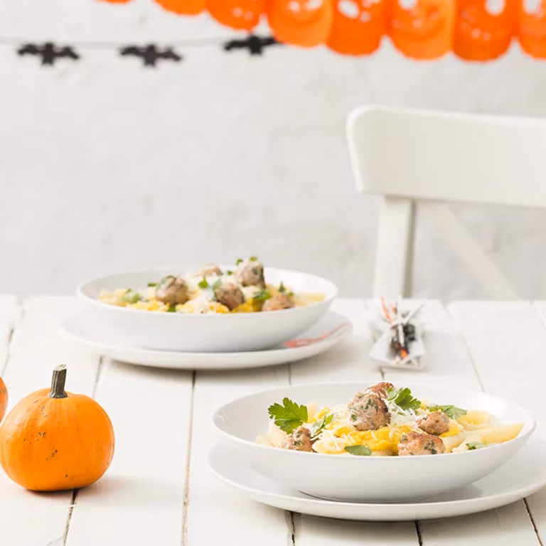 Penne z szynką i kremowym sosem z pieczonej dyni