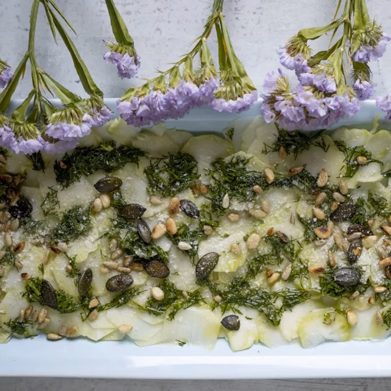 Carpaccio z łodygi brokułu