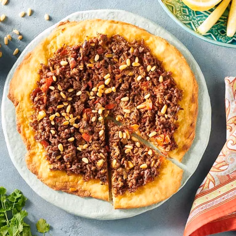 Pizza arabska z sałatką