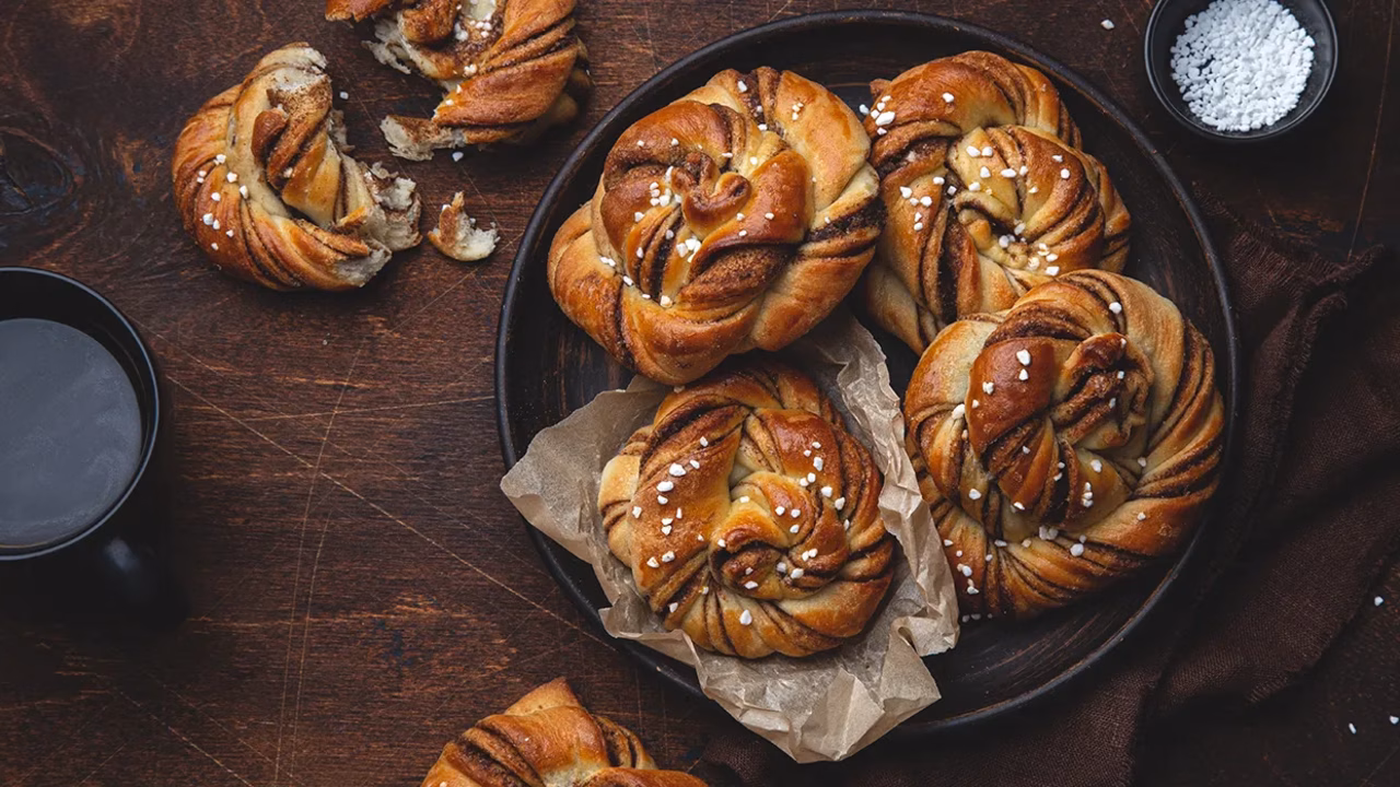 Kanelbullar - szwedzkie bułeczki cynamonowe