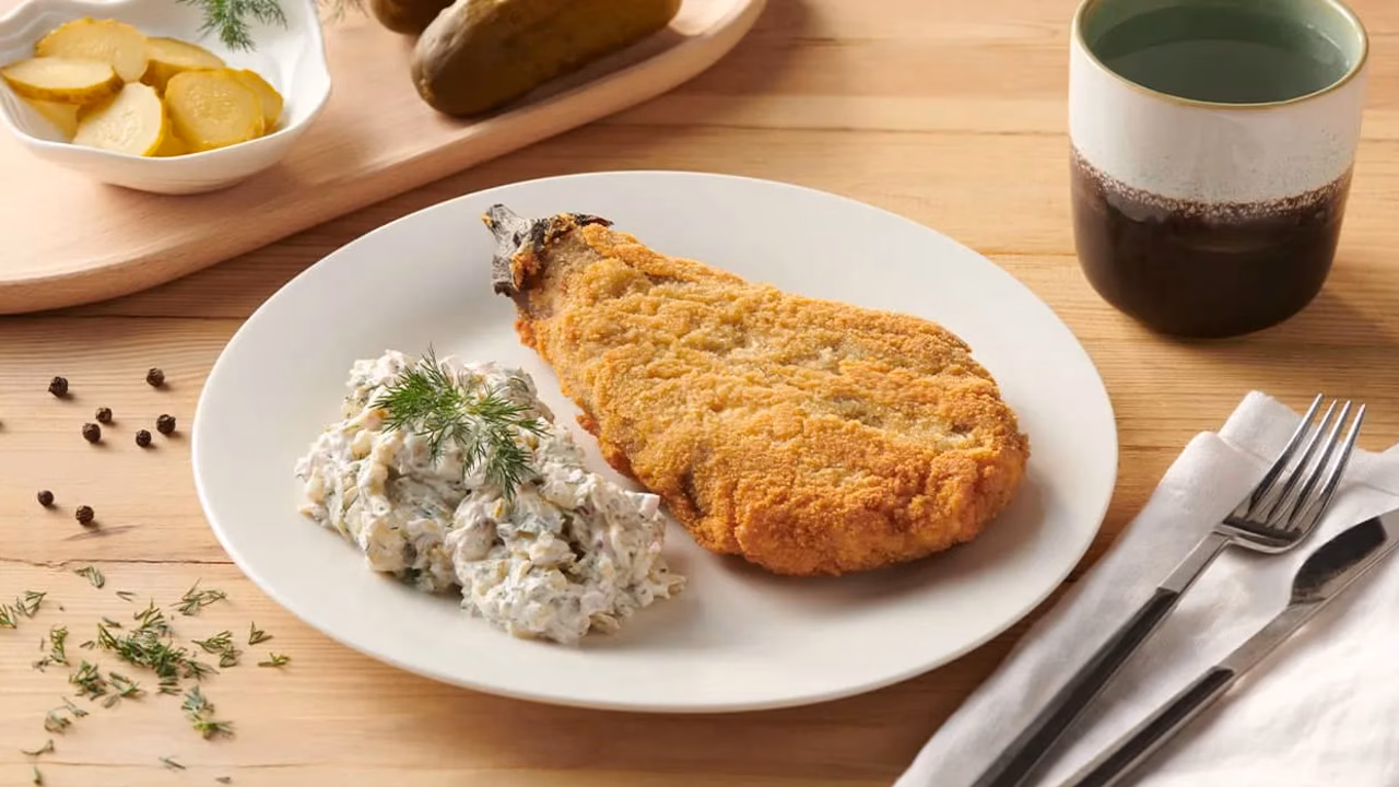 Kotlet z bakłażana z mizerią z kiszonych ogórków