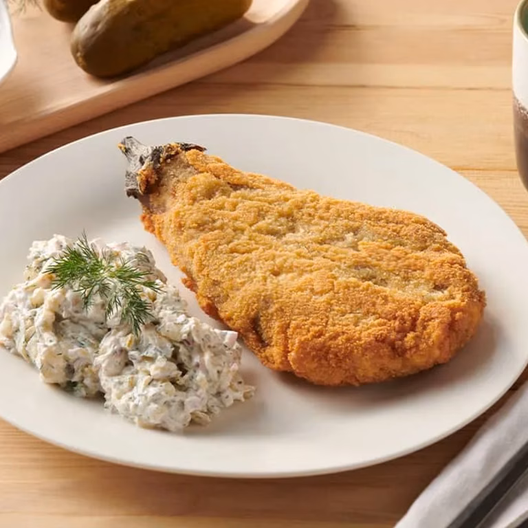 Kotlet z bakłażana z mizerią z kiszonych ogórków