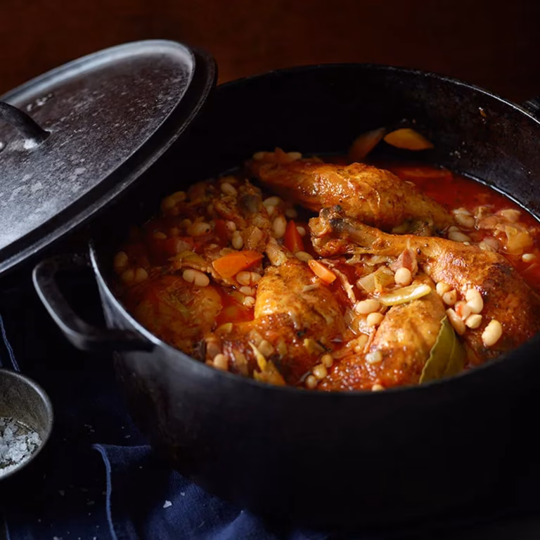 Cassoulet z udkami kurczaka i boczkiem