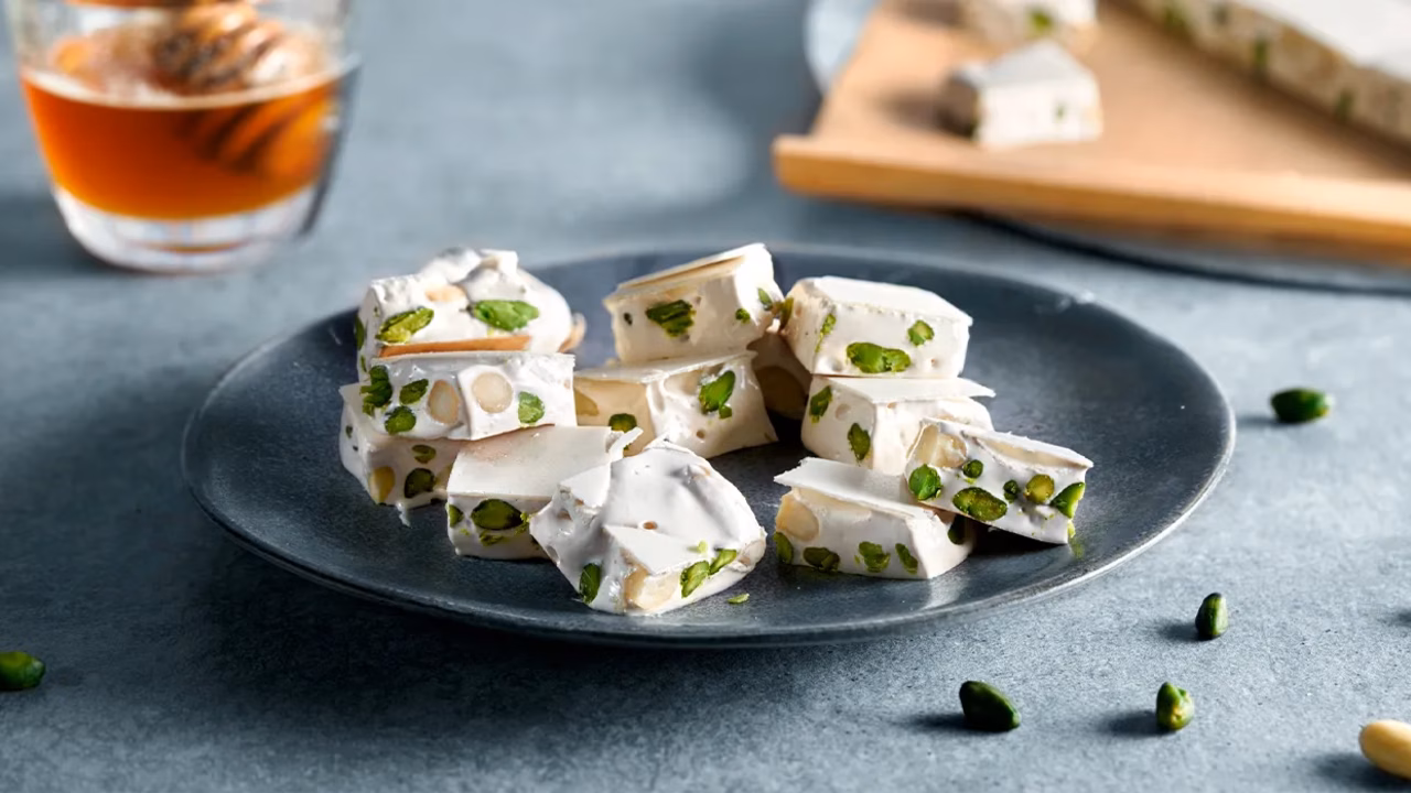 Nugat z migdałami i pistacjami torrone