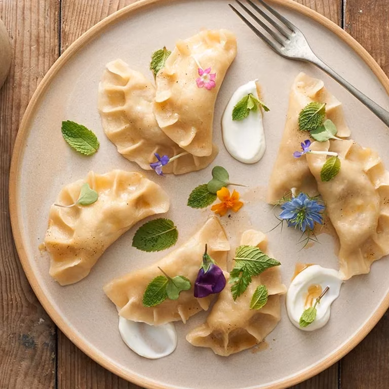 Pierogi z kaszą gryczaną, serem i miętą