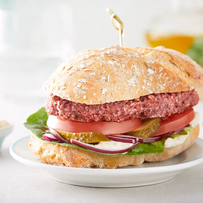 Wegańskie burgery z kotletem z buraków