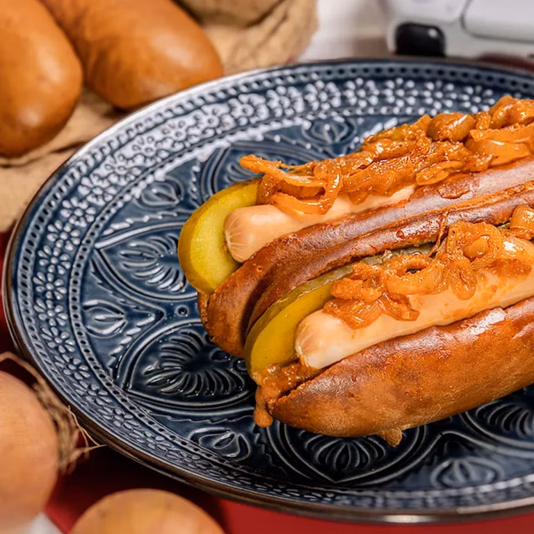 Symbiotyczne hot dogi z duszoną cebulką w musztardzie