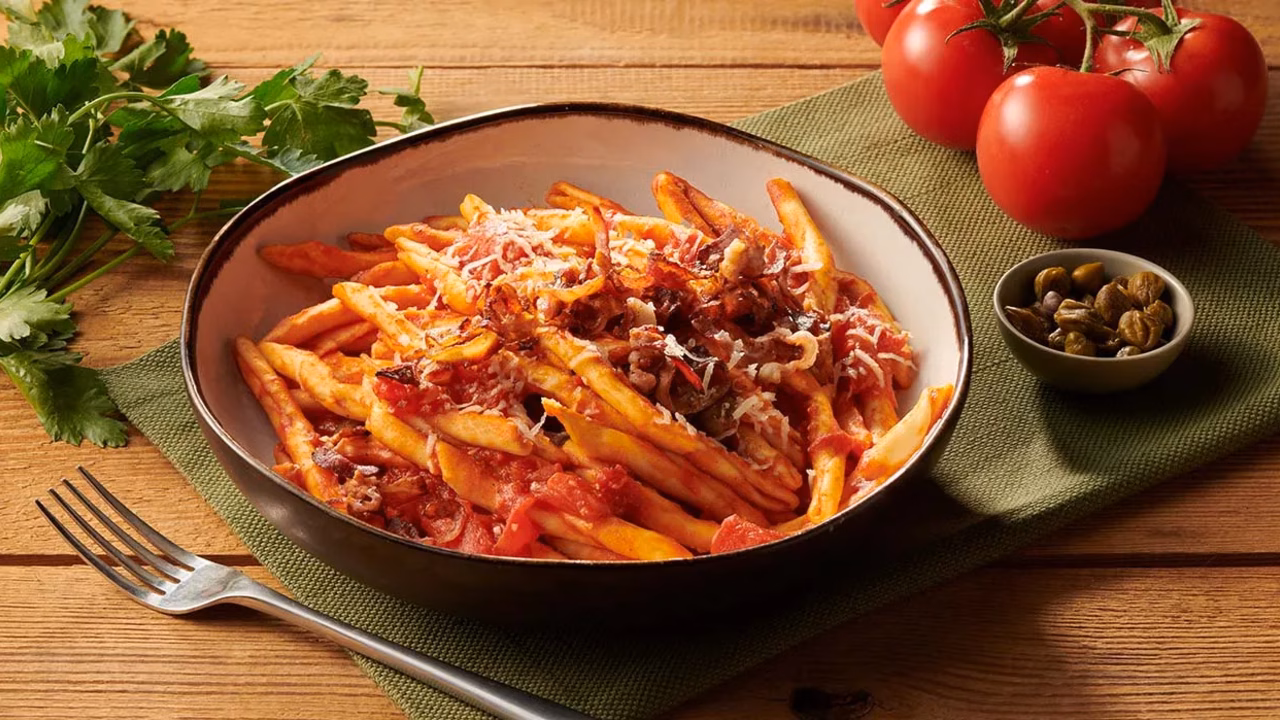 Makaron z sosem amatriciana i guanciale