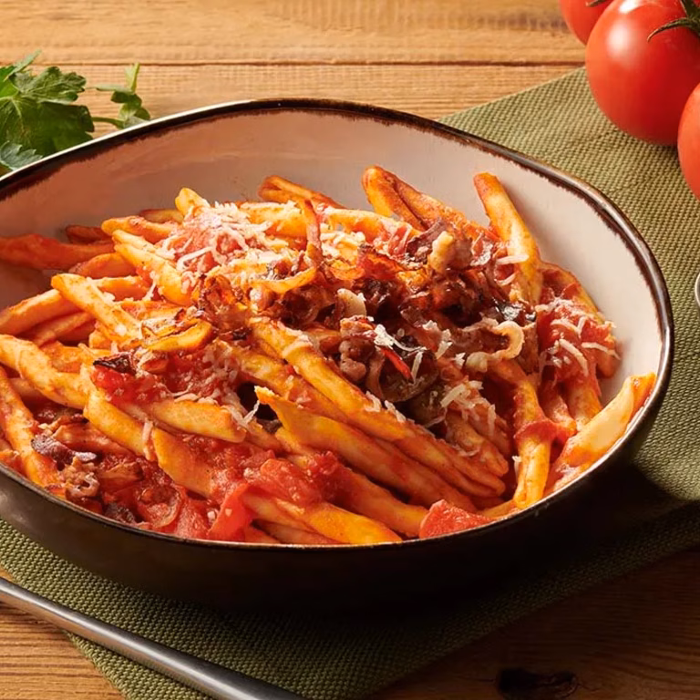 Makaron z sosem amatriciana i guanciale