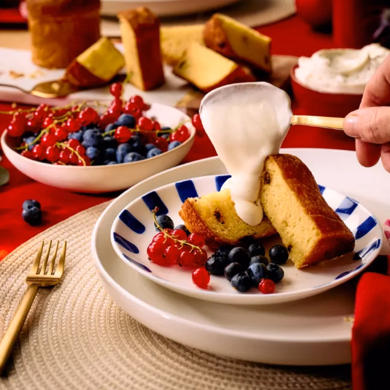 Mini Panettone z kremem na bazie mascarpone i borówkami