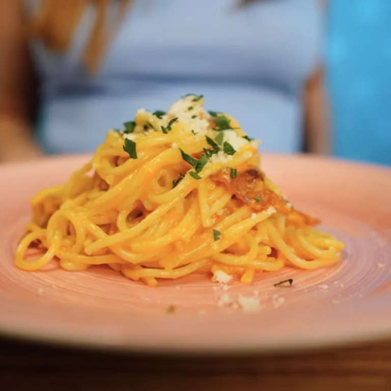 Makaron z sosem dyniowym alla carbonara