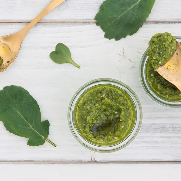 Pesto z liści rzodkiewki