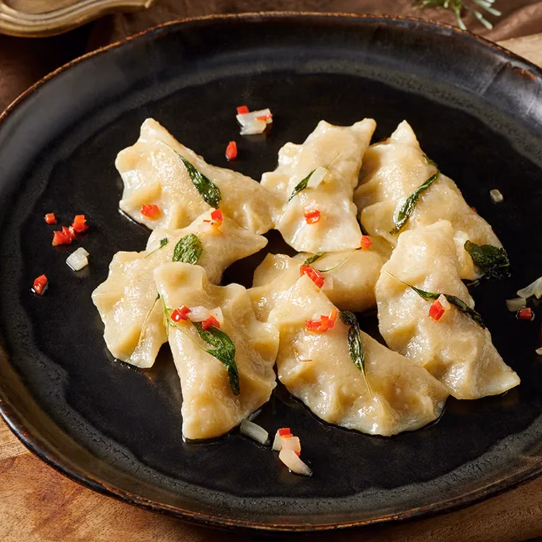 Pierogi z soczewicą i masłem szałwiowym