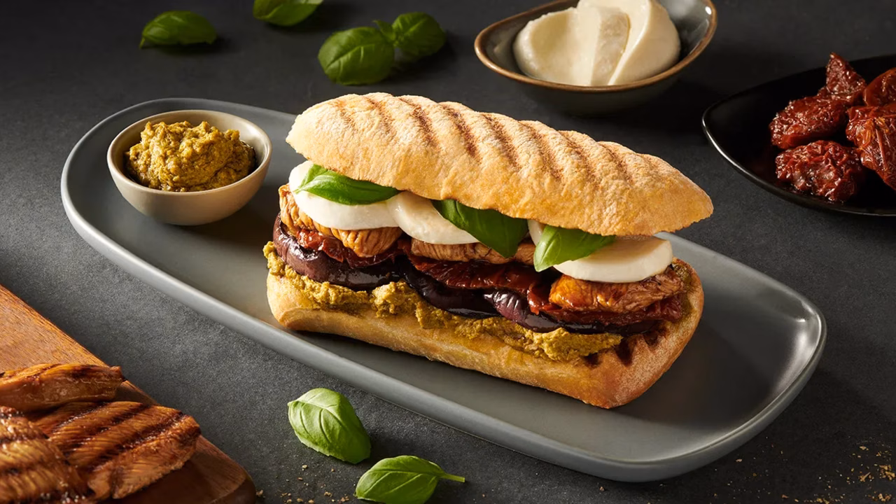 Ciabatta z pesto i grillowanym kurczakiem