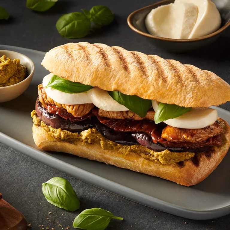 Ciabatta z pesto i grillowanym kurczakiem