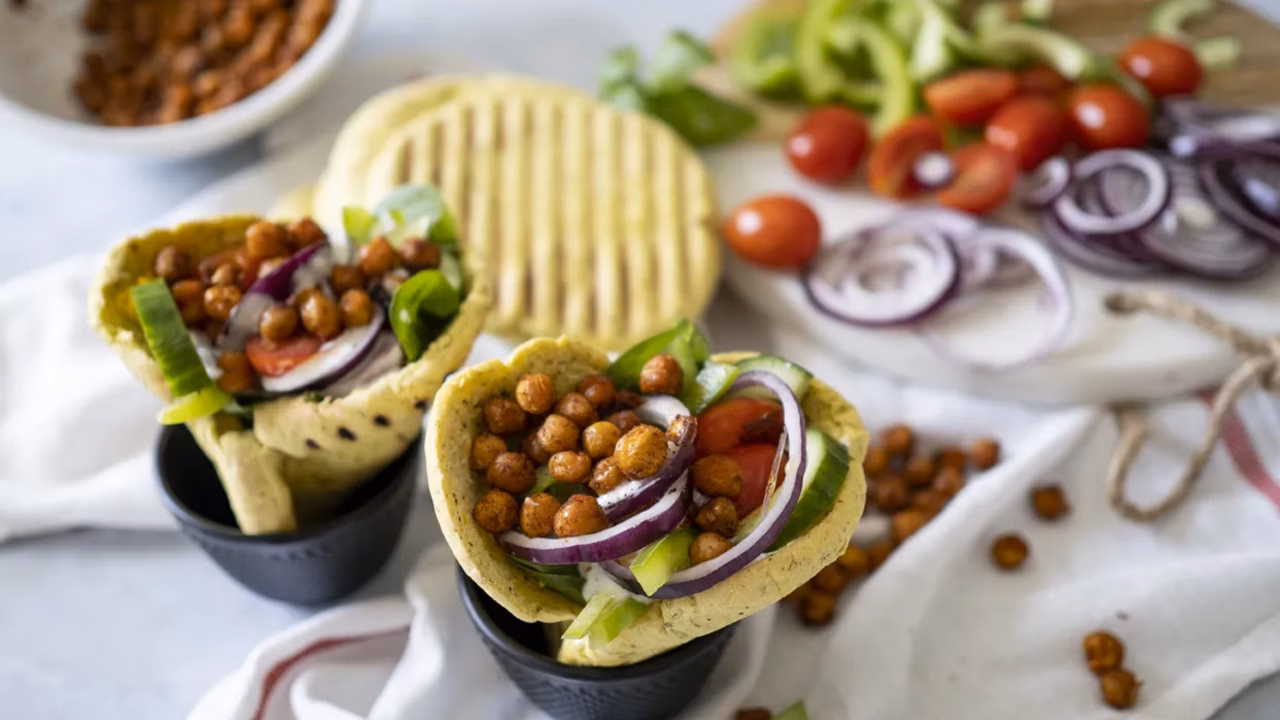 Wegański gyros z ciecierzycy w picie