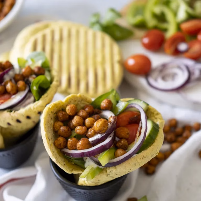 Wegański gyros z ciecierzycy w picie