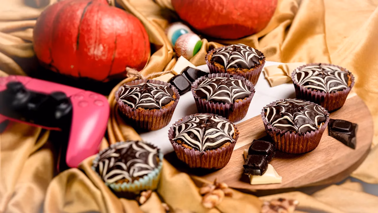Muffiny marchewkowe z orzechami i pajęczą siecią
