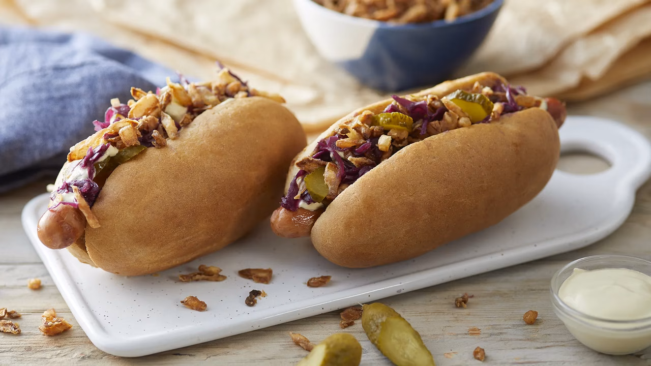 Wegańskie hot dogi w domowych bułkach