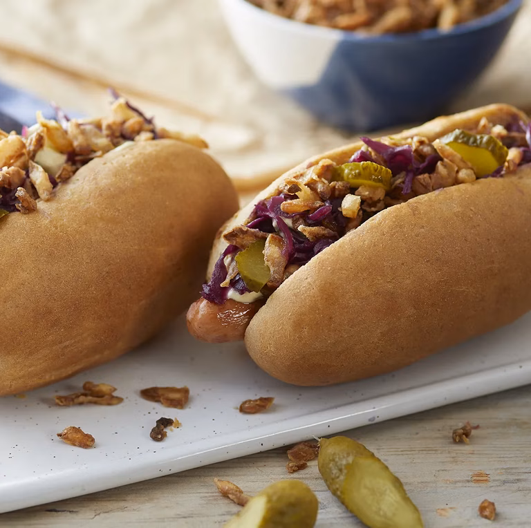 Wegańskie hot dogi w domowych bułkach