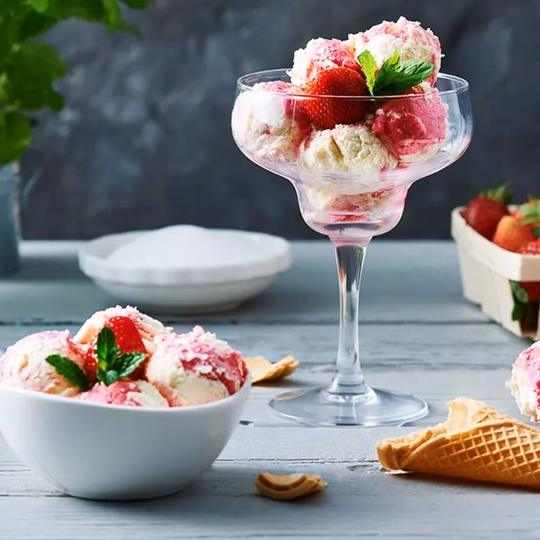 Domowe lody waniliowo-truskawkowe