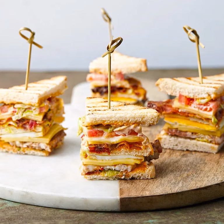 Club sandwich ze schabem