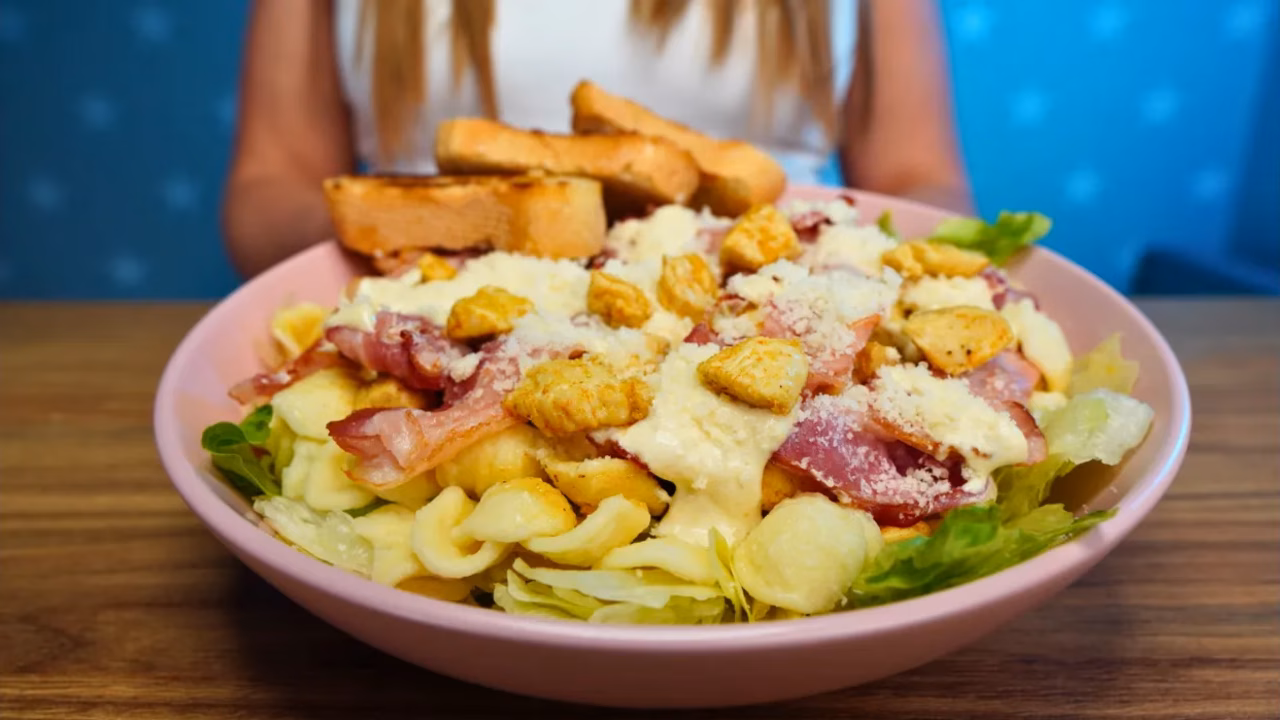 Makaronowa sałatka à la Cezar