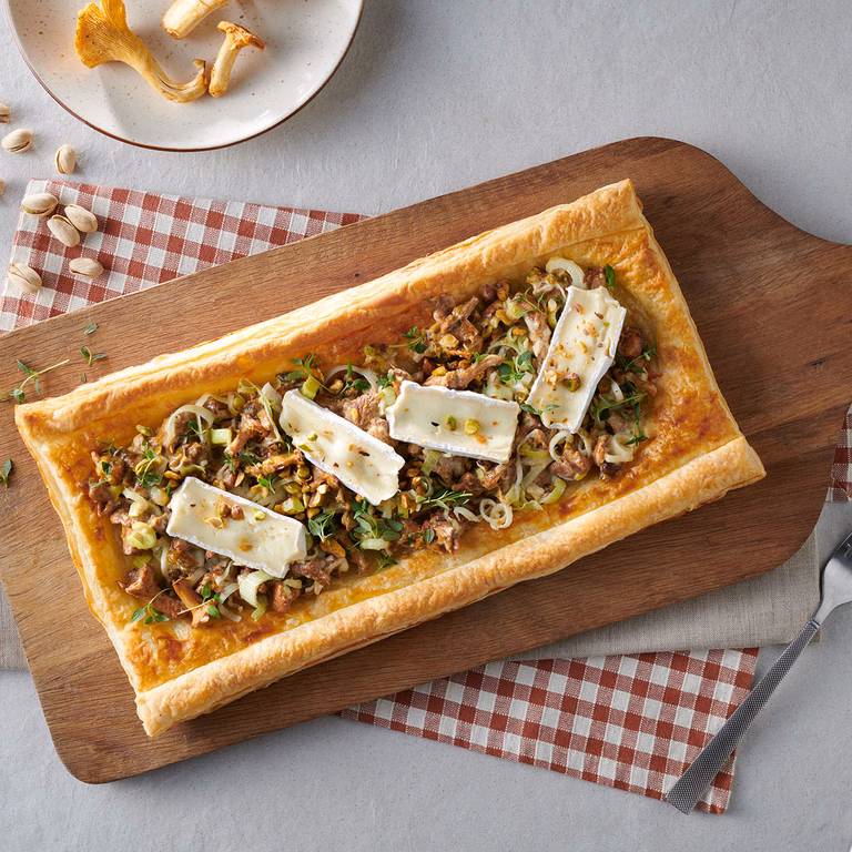 Tarta we francuskim stylu z porem i kurkami