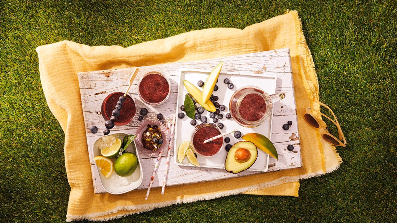 Smoothie z borówek, mango i awokado