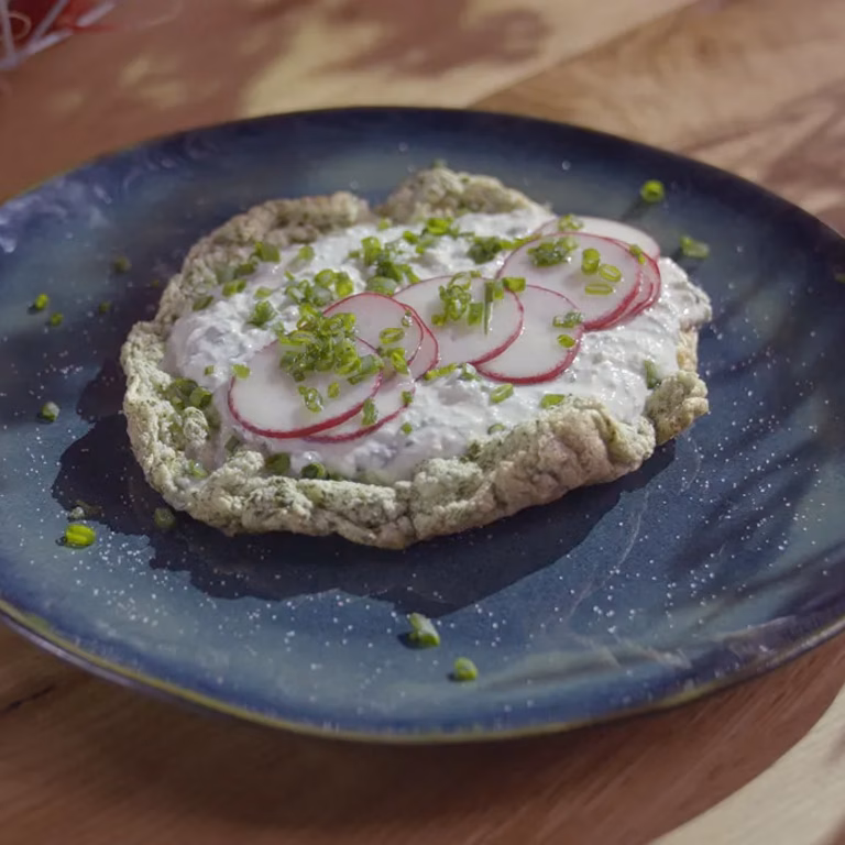 Zielony omlet z białek i puszysty twarożek