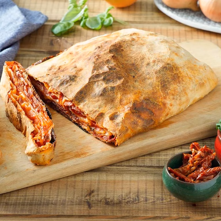 Scaccia z serami i salami