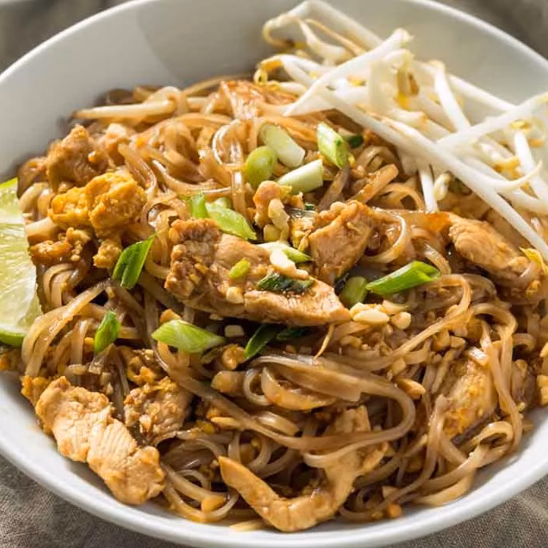 Pad thai z kurczakiem